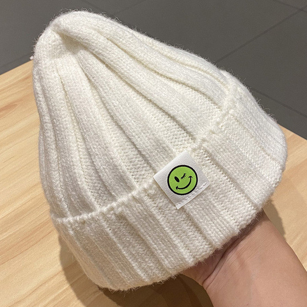 Palarie de iarna de dama cu emblema