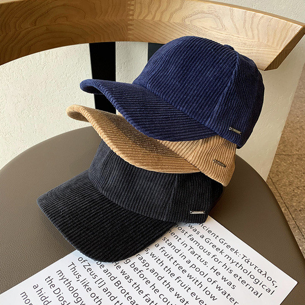 Ženska kapa sa šilterom-retro stil