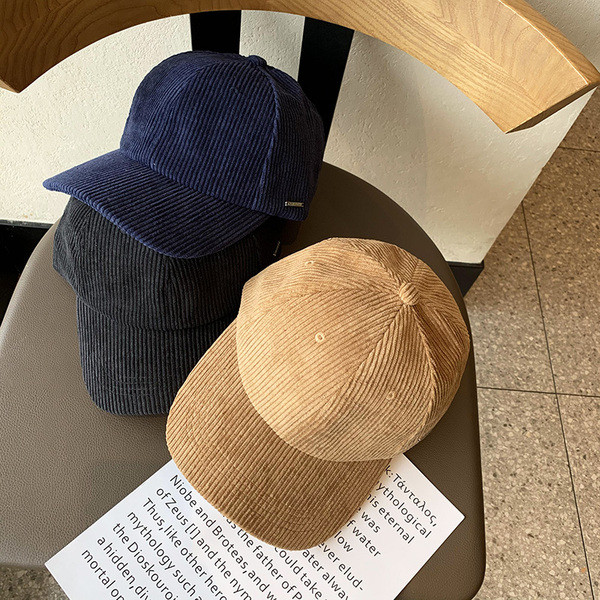 Ženska kapa sa šilterom-retro stil