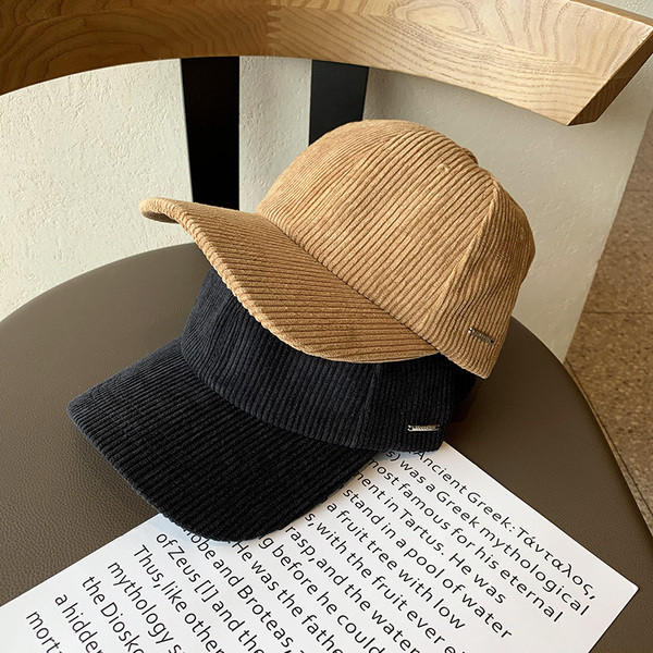 Ženska kapa sa šilterom-retro stil