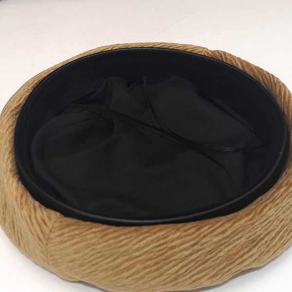 Pălărie modernă de damă potrivită pentru toamnă și iarnă