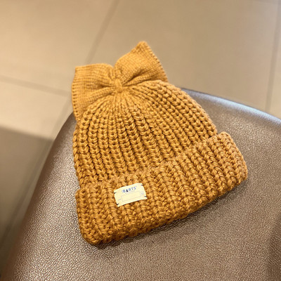 Női téli gyapjú sapka 3D szalag elemmel