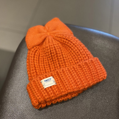 Női téli gyapjú sapka 3D szalag elemmel