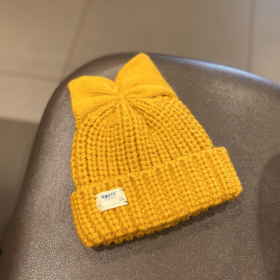 Női téli gyapjú sapka 3D szalag elemmel