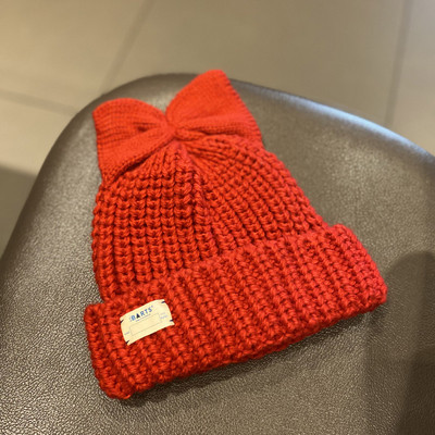 Női téli gyapjú sapka 3D szalag elemmel