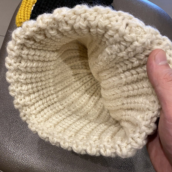 Női téli gyapjú sapka 3D szalag elemmel