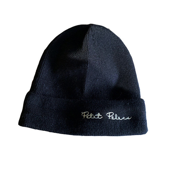 Női téli sapka hímzéssel