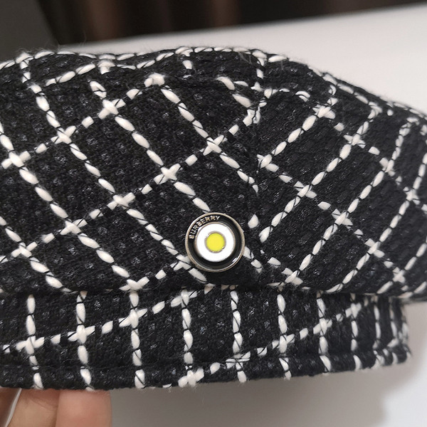 Női sapka retro stílusban - fehér és fekete