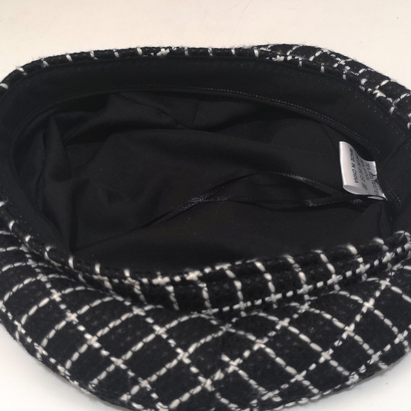 Női sapka retro stílusban - fehér és fekete