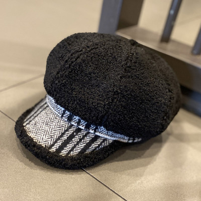 Női pehelysapka kockás napellenzővel