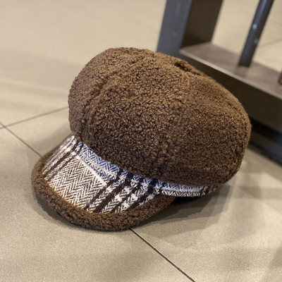 Női pehelysapka kockás napellenzővel