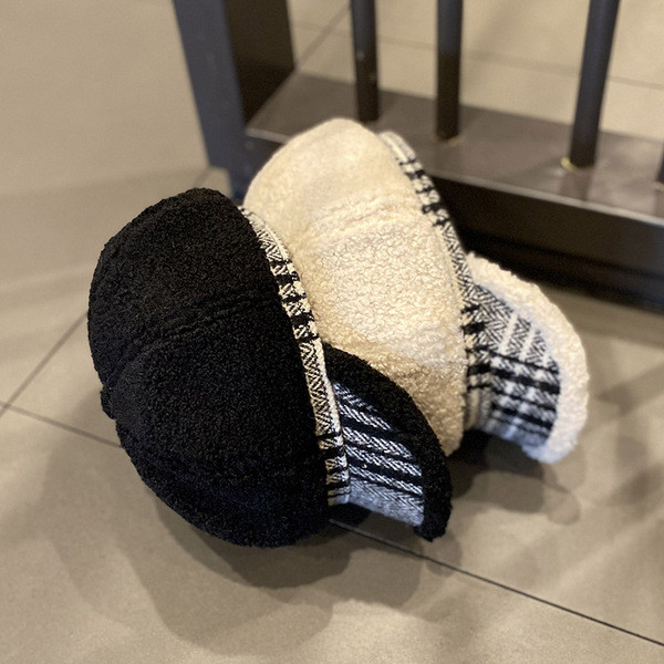 Női pehelysapka kockás napellenzővel