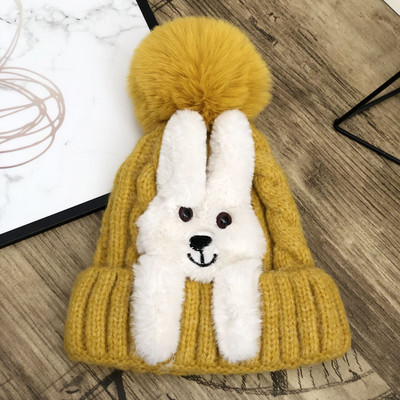 Modern női sapka plüss nyúllal és pehellyel
