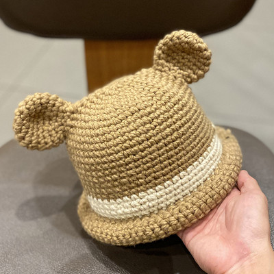 Női kötött sapka 3D elemmel