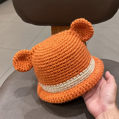 Női kötött sapka 3D elemmel