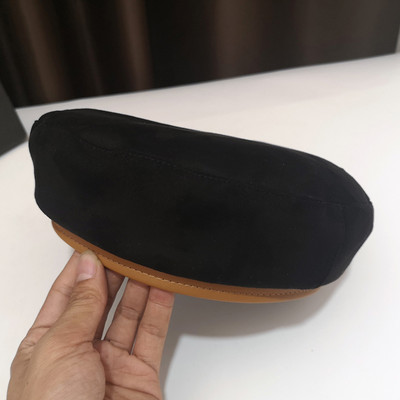 Velúr női sapka több színben