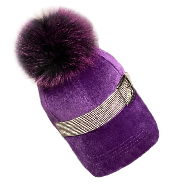 Női modern bársonysapka bolyhokkal és kövekkel