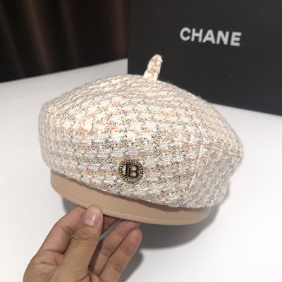 Női kockás sapka - barett típusú, fém díszítéssel