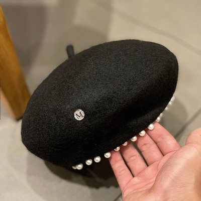 Modern női barett típusú kalap gyöngyökkel