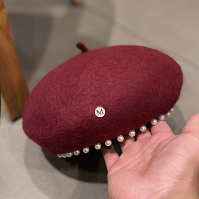 Modern női barett típusú kalap gyöngyökkel