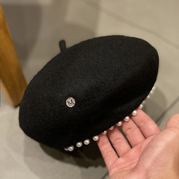 Modern női barett típusú kalap gyöngyökkel