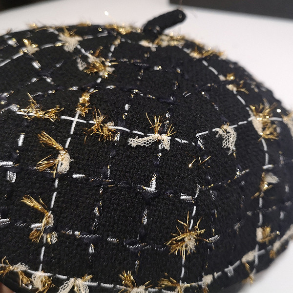 Beret típusú sapka fehér és fekete színben - retro stílusban