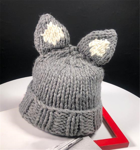 Női kötött sapka 3D elemmel