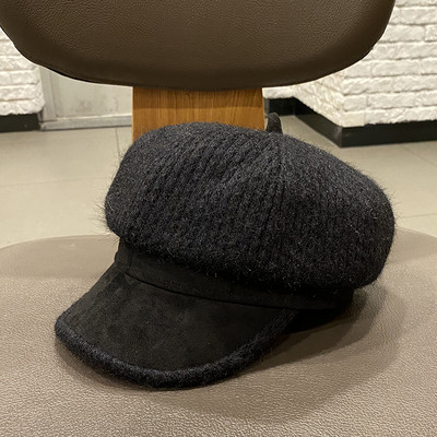 Bolyhos retro női sapka napellenzővel