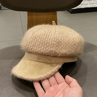 Bolyhos retro női sapka napellenzővel