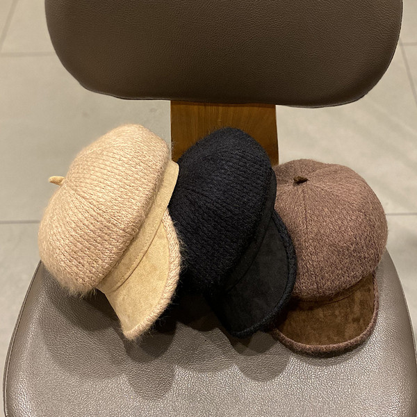 Bolyhos retro női sapka napellenzővel