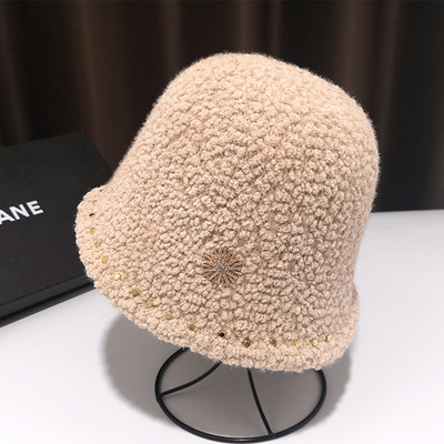 Női gyapjú sapka szegecsekkel több színben