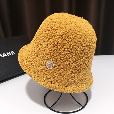 Női gyapjú sapka szegecsekkel több színben