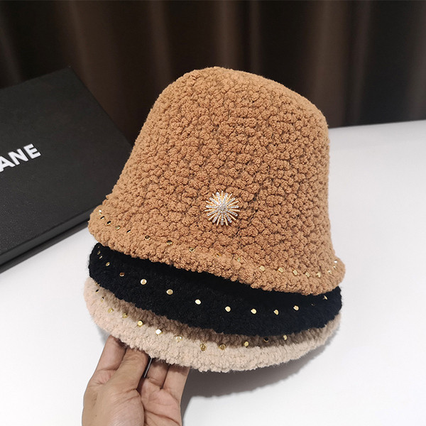 Női gyapjú sapka szegecsekkel több színben