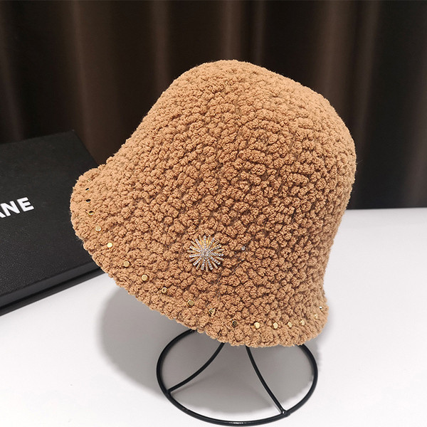 Női gyapjú sapka szegecsekkel több színben