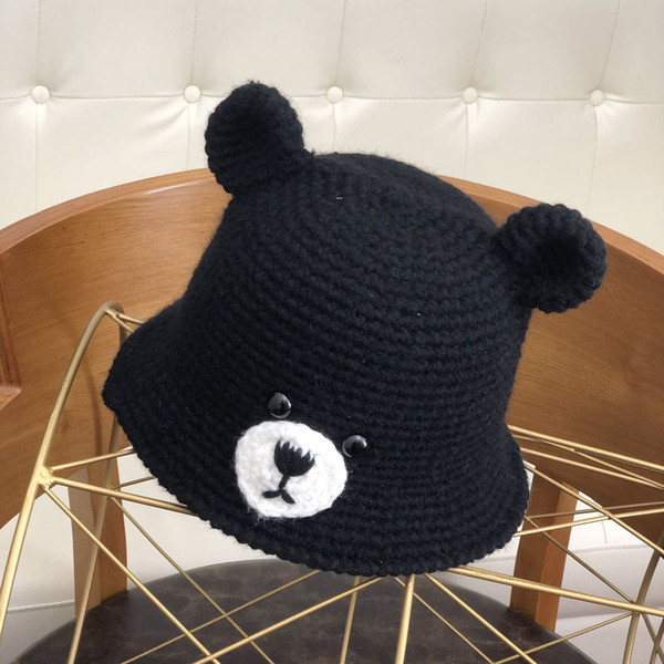 Modern kötött női sapka 3D elemekkel