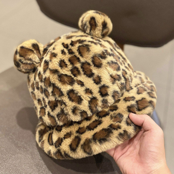Plüss női sapka állatmintával