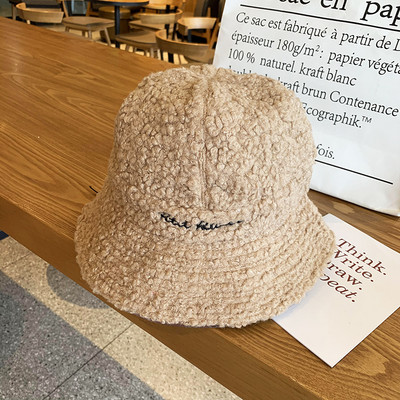 Női pehelysapka hímzéssel