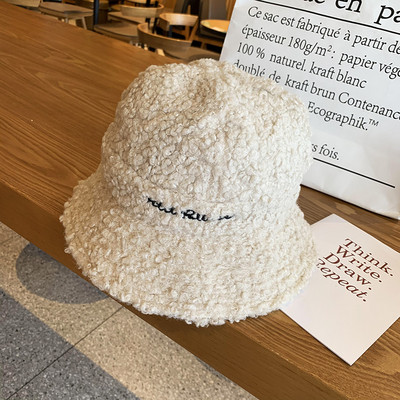 Női pehelysapka hímzéssel