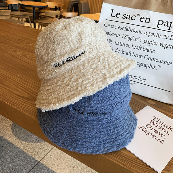 Női pehelysapka hímzéssel