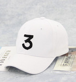 Alkalmi sapka napellenzővel és hímzéssel