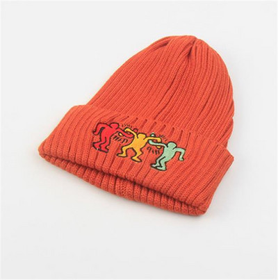 Kötött alkalmi sapka színes hímzéssel