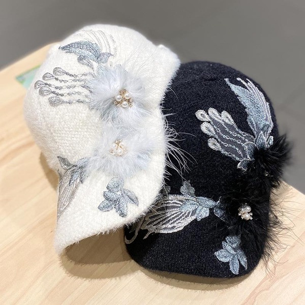 ÚJ Modell női sapka hímzéssel és sapka típusú gyöngyökkel