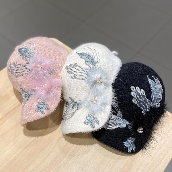 ÚJ Modell női sapka hímzéssel és sapka típusú gyöngyökkel