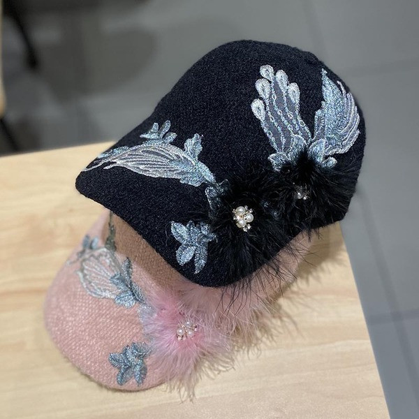 ÚJ Modell női sapka hímzéssel és sapka típusú gyöngyökkel