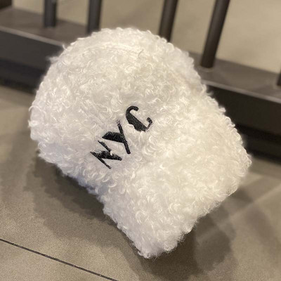 Retro női pehelysapka napellenzővel és hímzéssel