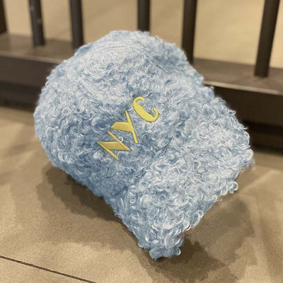 Retro női pehelysapka napellenzővel és hímzéssel