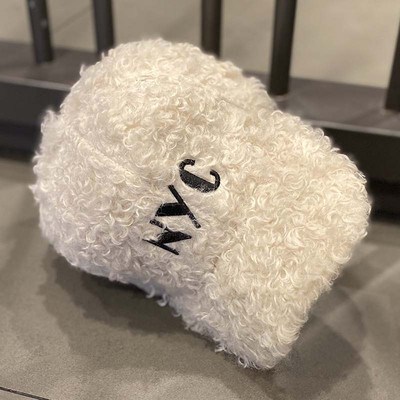 Retro női pehelysapka napellenzővel és hímzéssel