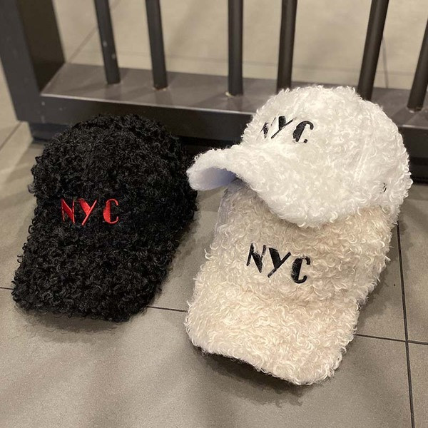 Retro női pehelysapka napellenzővel és hímzéssel