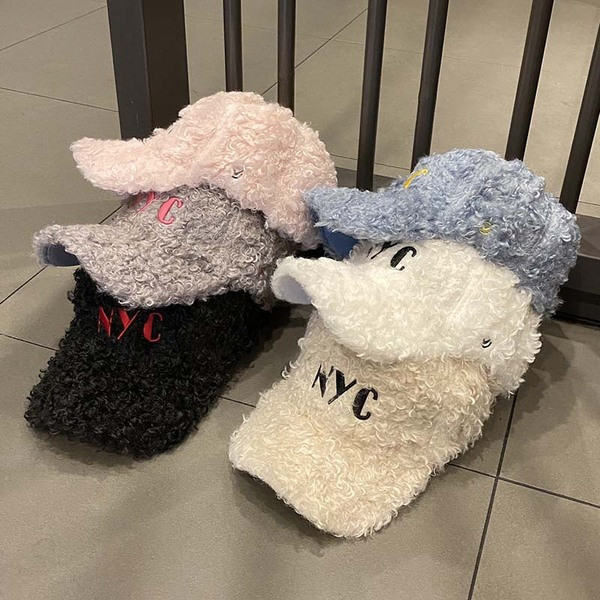 Retro női pehelysapka napellenzővel és hímzéssel