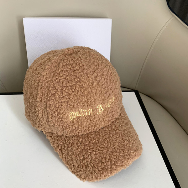 Alkalmi női pehelykalap napellenzővel és felirattal